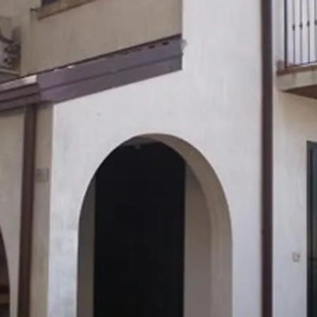 Amazing With Private Garden In Apartment *